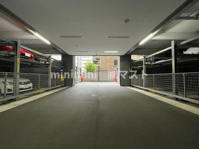 アーデン谷町の駐車場