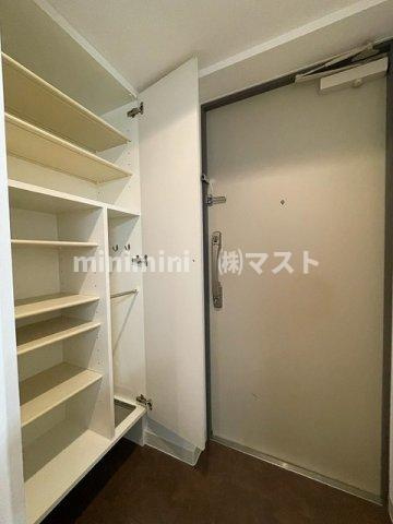 アーデン谷町の玄関