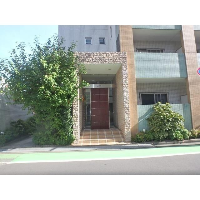 ルミエール岸町のエントランス