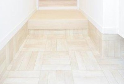 小平市小川西町３丁目のアパートの玄関