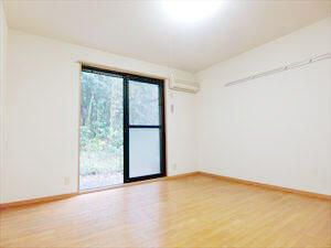 セジュール南柏Ⅰの内装|明るい洋室です