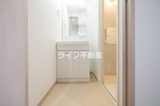 LIVIAZ OSAKA Veriteの洗面所|明るい洗面所です