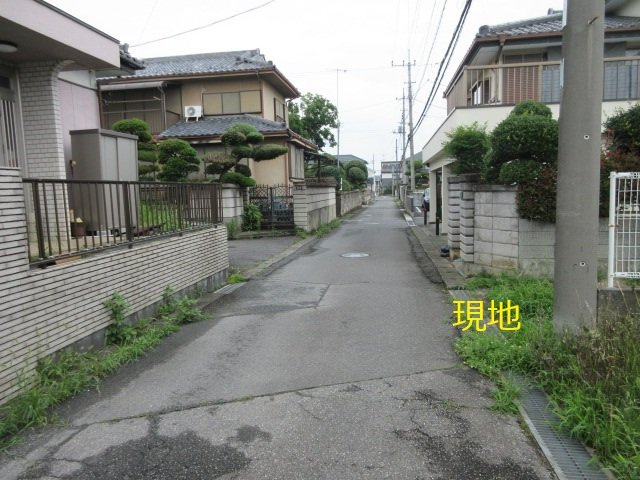 中古戸建　深谷市上野台303-2（期間限定現況販売）の前面道路含む現地写真