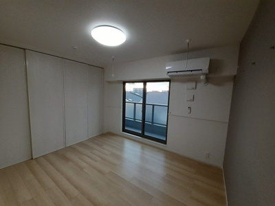 【居間・リビング】 | ウェルスi | こちらの居間で趣味の時間をお楽しみください
