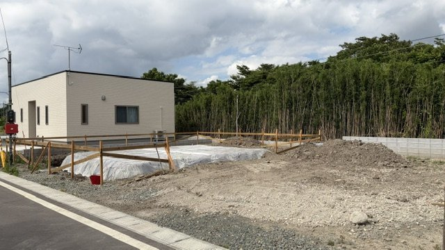 紫波町桜町　第6の前面道路含む現地写真