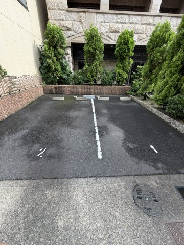 プレサンス泉アーバンゲートの駐車場