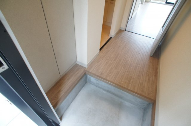 【玄関】 | シャーメゾン藤原台 | 収納もある玄関です