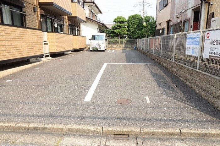 イーストパーク八ヶ崎の駐車場