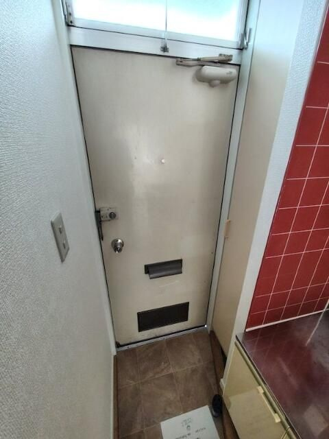 リヴレーヌ壱番館の玄関