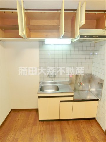 トヨハウスのキッチン|大容量の吊戸棚付！ガス代設置型のキッチン
2口ガスキッチン15.000円～20.000円前後で購入できます。