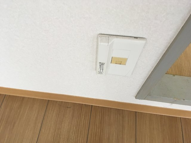 インターネットのジャックです。インターネットは有料です♪