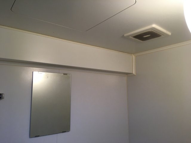お風呂の鏡と換気扇です♪