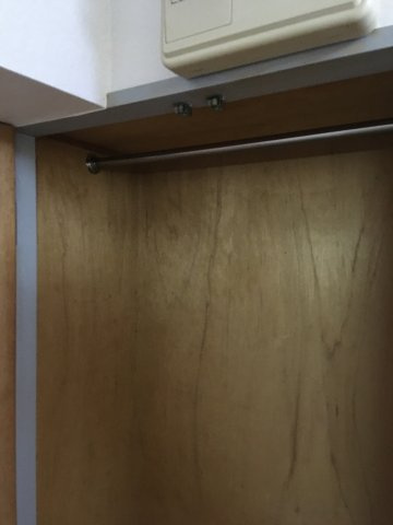 玄関脇にはクローゼットがございます♪