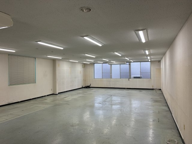 鳥神町８８倉庫付事務所の内装
