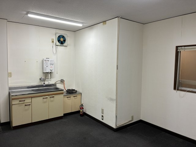 鳥神町８８倉庫付事務所の設備