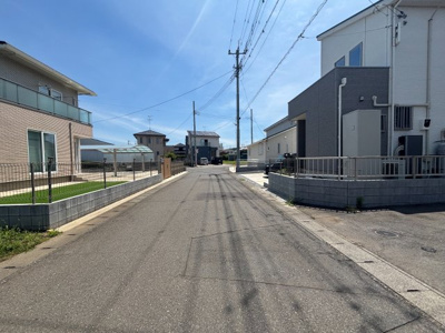 【前面道路含む現地写真】 | 坂東市岩井　テラス付き　5LDK
