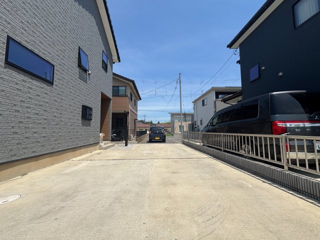 【駐車場】 | 坂東市岩井　テラス付き　5LDK