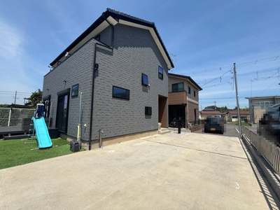 【駐車場】 | 坂東市岩井　テラス付き　5LDK