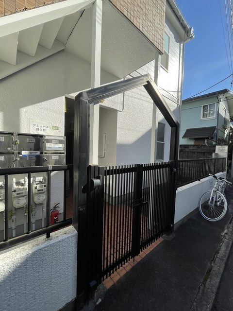 アミューズ目白台のエントランス