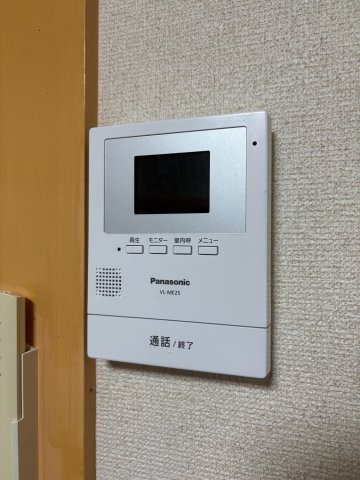 モニター付きインターホンで来客を画面で確認出来て安心です♪