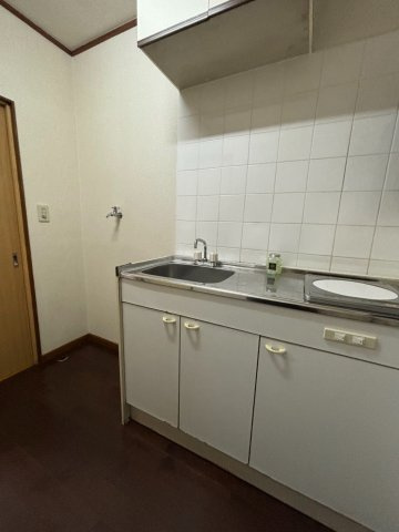 キッチンには吊戸棚もございます♪