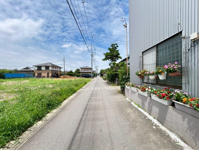 リーブルガーデン　一宮市浅野字長島　全4区画分譲の前面道路含む現地写真|「現地（2026年7月7日）撮影」　
■前面道路　
■ヤマダ不動産　株式会社リライフ