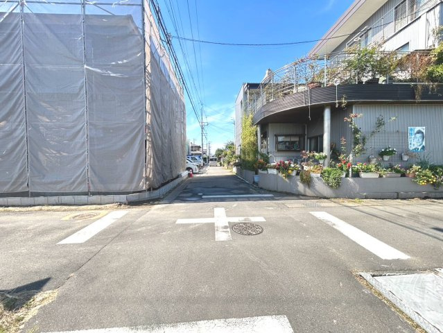 リーブルガーデン　一宮市浅野字長島　全4区画分譲の前面道路含む現地写真|「現地（2026年10月17日）撮影」　　
■前面道路　
■ヤマダ不動産　株式会社リライフ