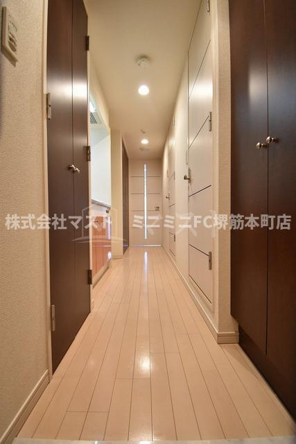 サムティ本町東レジックスの玄関