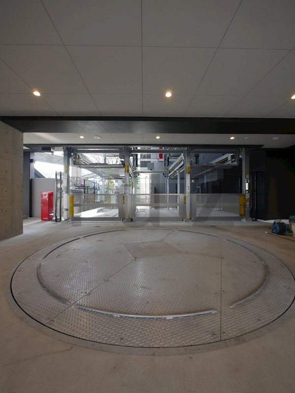 グランカーサ横濱石川町の駐車場