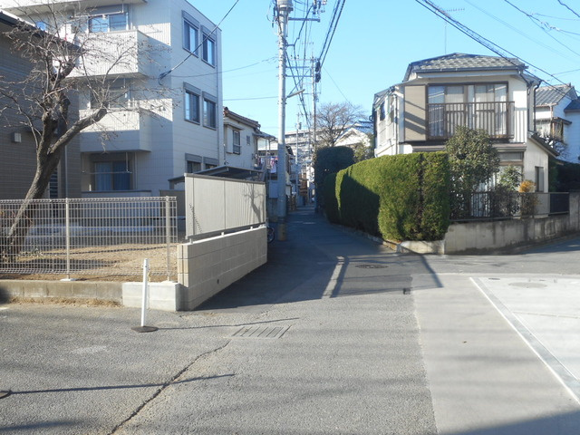 コンフォールのその他|物件前面道路は閑静な住宅街です