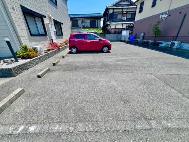 ベルメゾンの駐車場