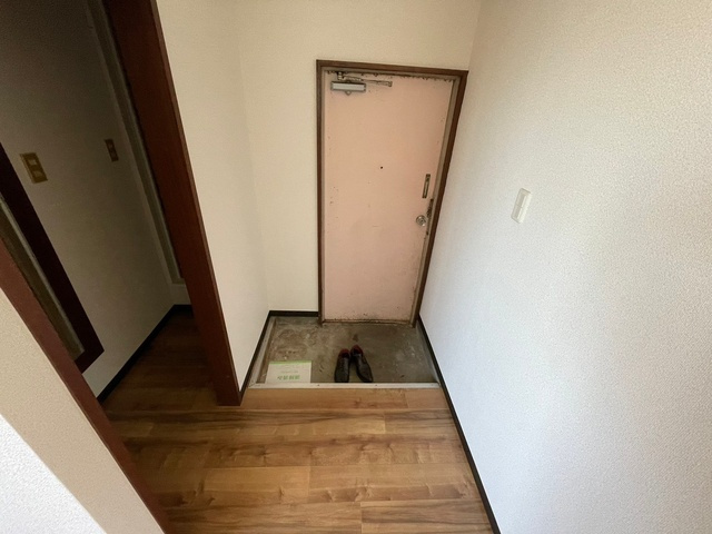 新保サンハイツの玄関