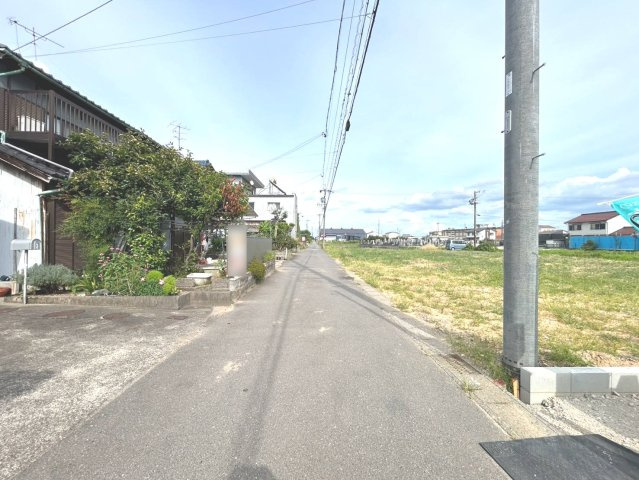 リーブルガーデン　一宮市浅野字長島　全4区画分譲の前面道路含む現地写真|「現地（2026年7月31日）撮影」　
■前面道路　
■ヤマダ不動産　株式会社リライフ