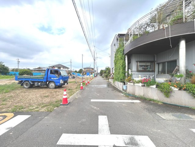 リーブルガーデン　一宮市浅野字長島　全4区画分譲の前面道路含む現地写真|「現地（2026年9月1日）撮影」　
■前面道路　
■ヤマダ不動産　株式会社リライフ