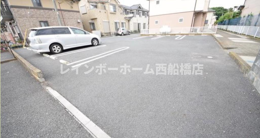 クレールY・Kの駐車場