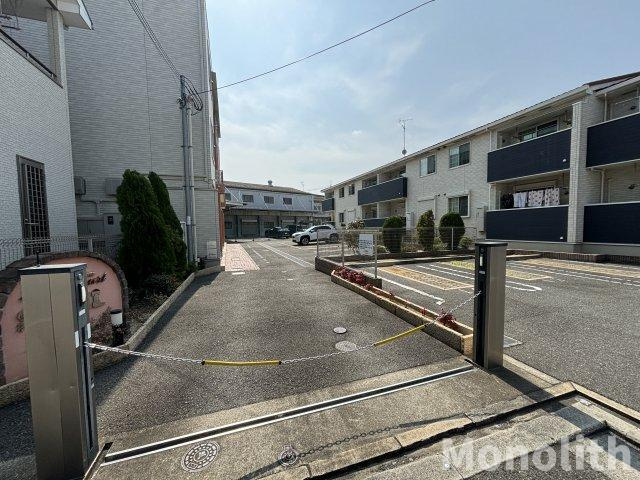 ローズコートの駐車場