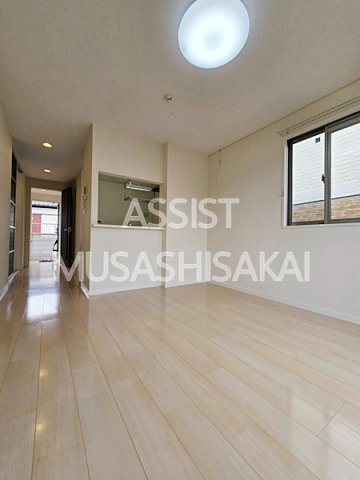 クレール・コガネイのその他