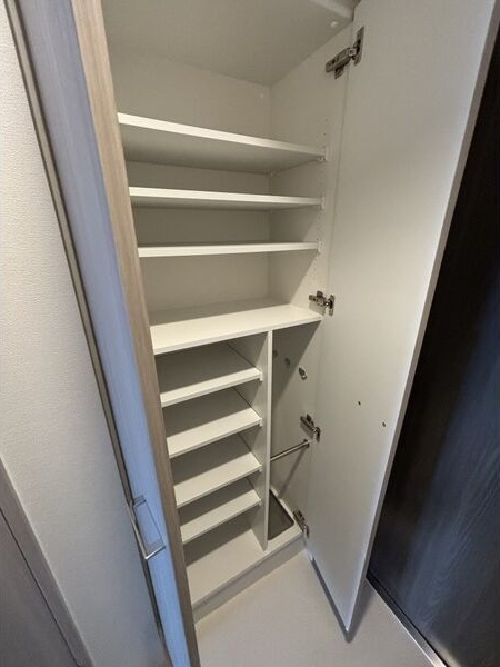 メイクスアート名古屋城西の玄関