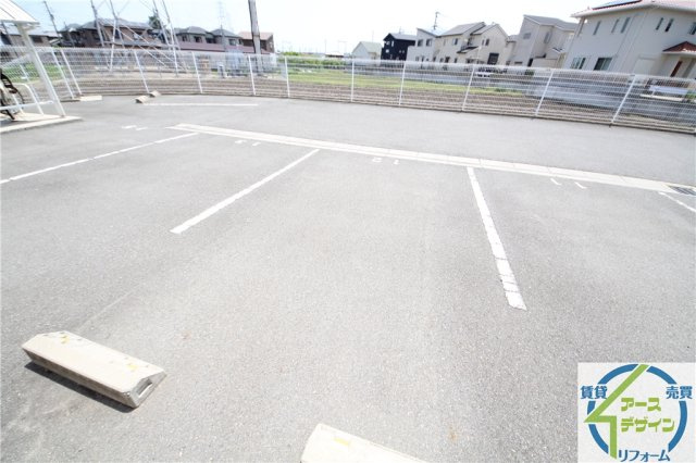 メゾン雅の駐車場
