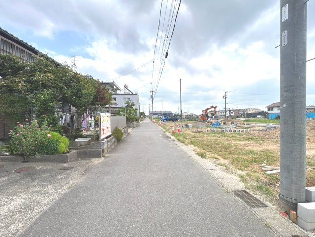 リーブルガーデン　一宮市浅野字長島　全4区画分譲の前面道路含む現地写真|「現地（2026年9月1日）撮影」　　
■前面道路　
■ヤマダ不動産　株式会社リライフ