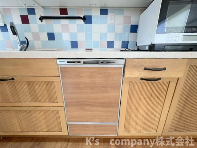 ■高座郡寒川町一之宮8丁目　中古戸建のキッチン|食器洗い乾燥機付きで、日々の家事の時短に役立ちます◇