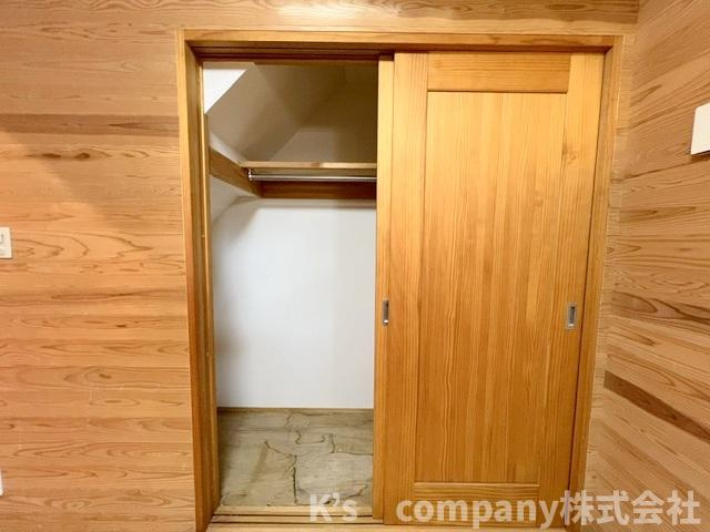 ■高座郡寒川町一之宮8丁目　中古戸建の収納|納戸4.5帖の収納スペース◇