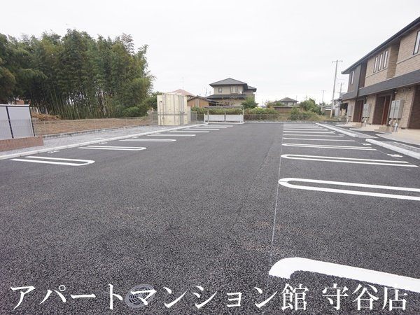 メゾン・ド・アンジュAの駐車場