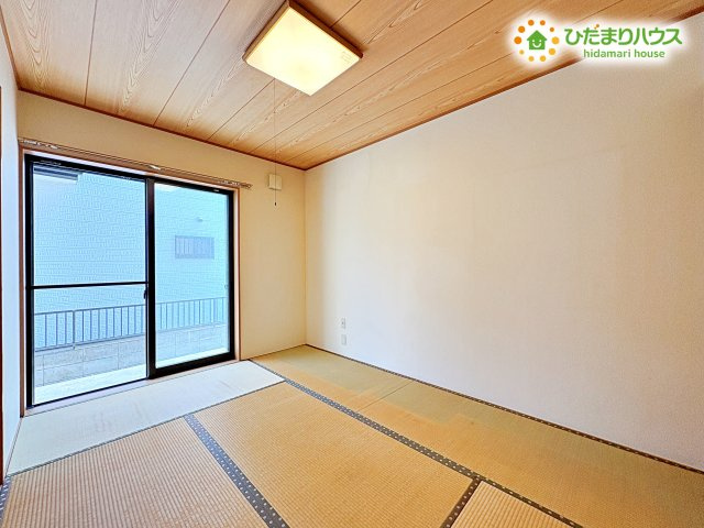 熊谷市上之　中古一戸建て　の和室|リビング横の和みの和室は6帖！御来客のお泊りや休憩スペースにも
重宝します！