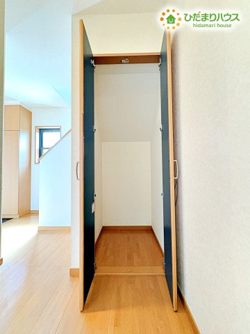 熊谷市上之　中古一戸建て　の収納|階段下を上手に利用した物入スペースは日用品のストックや防災用品
季節品の収納に最適です！