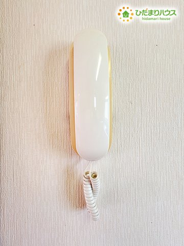熊谷市上之　中古一戸建て　の設備|インターホンになります！
録画付きテレビ付きインターホンに変更も可能です！
ご相談くださいませ！