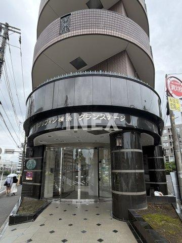 グリフィン横浜・グランステージのエントランス