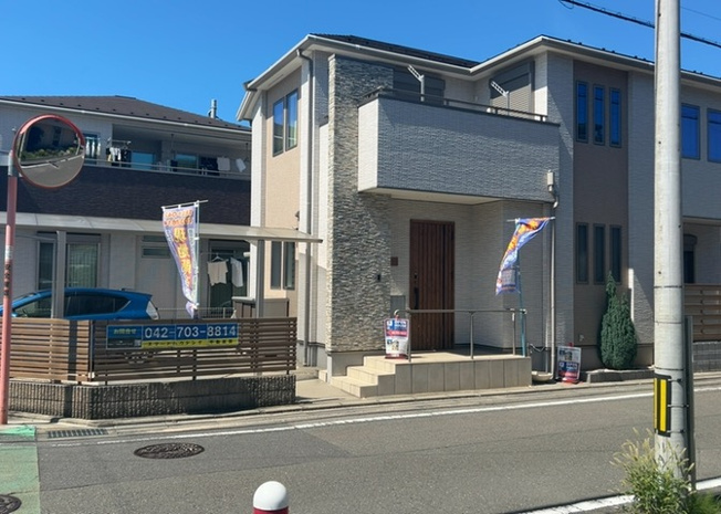 【庭】 | 庭があることでガーデニングや家庭菜園はもちろん、こどもの遊び場やペットを放して遊ぶことができます。また、家の周囲に余裕があるということです。隣地との間があれば、十分な日当たりと、風通しが確保できます。