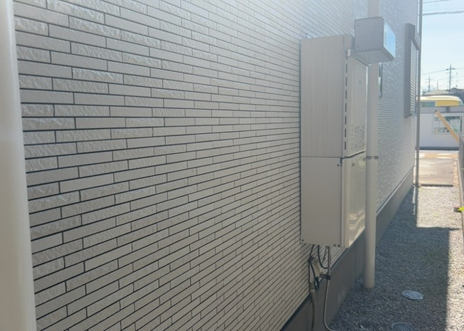 【発電・温水設備】 | 省エネ給湯器とは従来型の給湯器より熱効率が高く、少ない燃料でたくさんのお湯を沸かすことが出来る高効率な給湯器のことを指します。また、省エネ給湯器には種類があり、利便性や効果なども様々です。