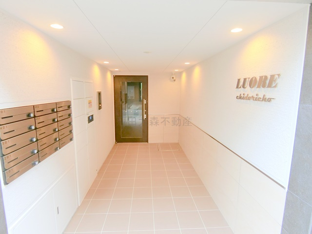 LUORE(ルオーレ千鳥町のエントランス|TVモニター付オートロック宅配BOXメールBOX